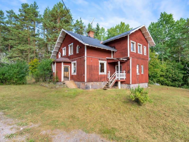 Stor villa med renoveringsbehov