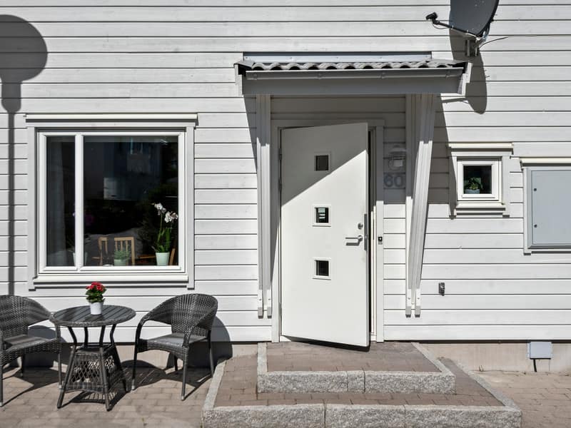 Välkommen in, stensatt entré