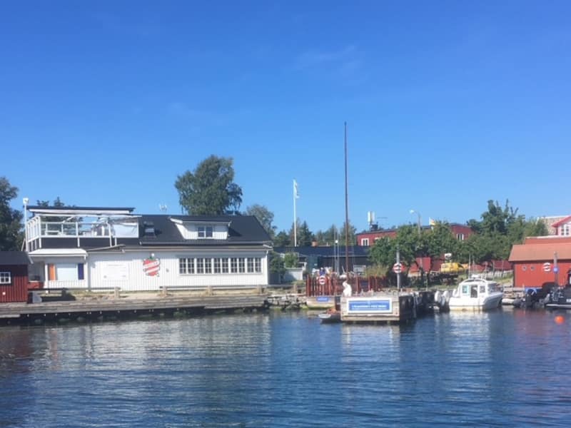 BERGS BRYGGA OCH PÄRLAN PÅ MÖJA