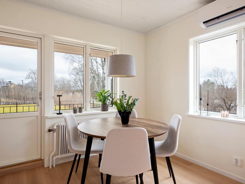 Matplats vid fönster