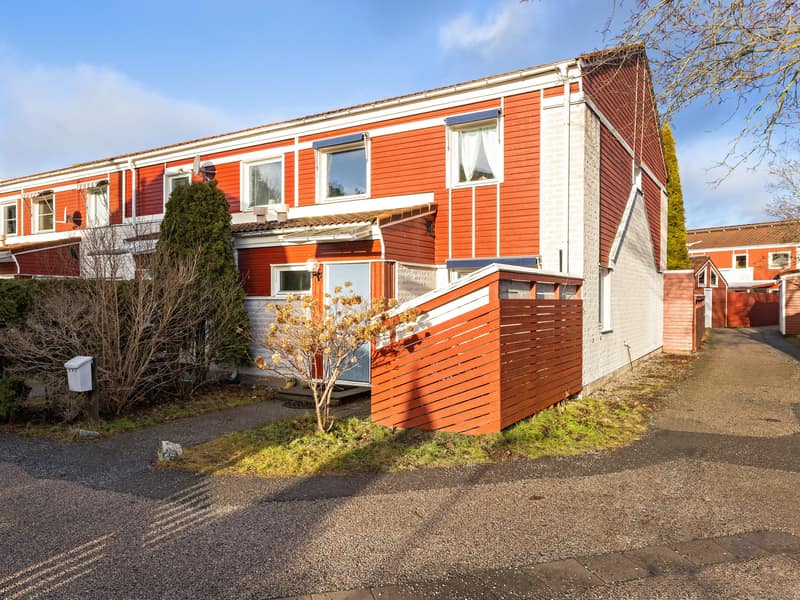 Radhus med bra läge i området
