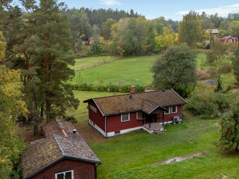 Huvudbyggnad tot. ca 135 kvm