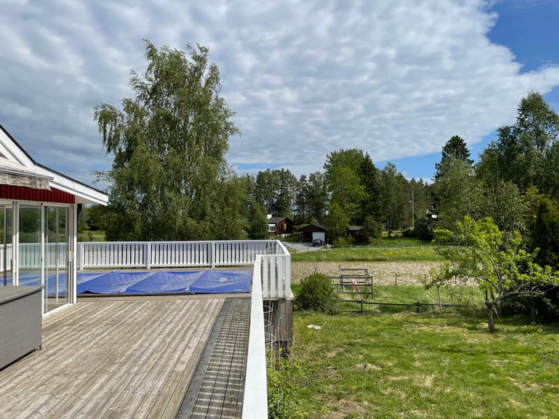 Stor altan med pool